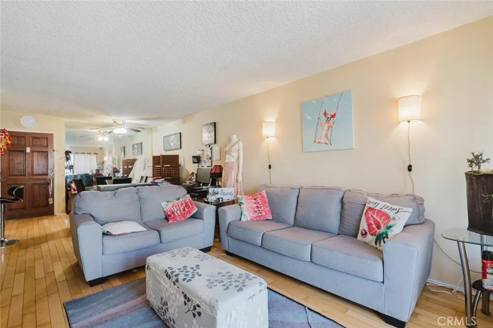 18307 Burbank Boulevard #233 Tarzana, CA 91356