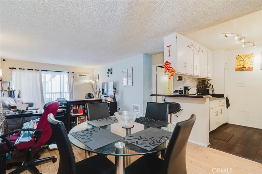 18307 Burbank Boulevard #233 Tarzana, CA 91356