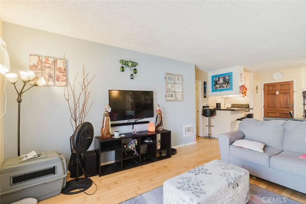 18307 Burbank Boulevard #233 Tarzana, CA 91356