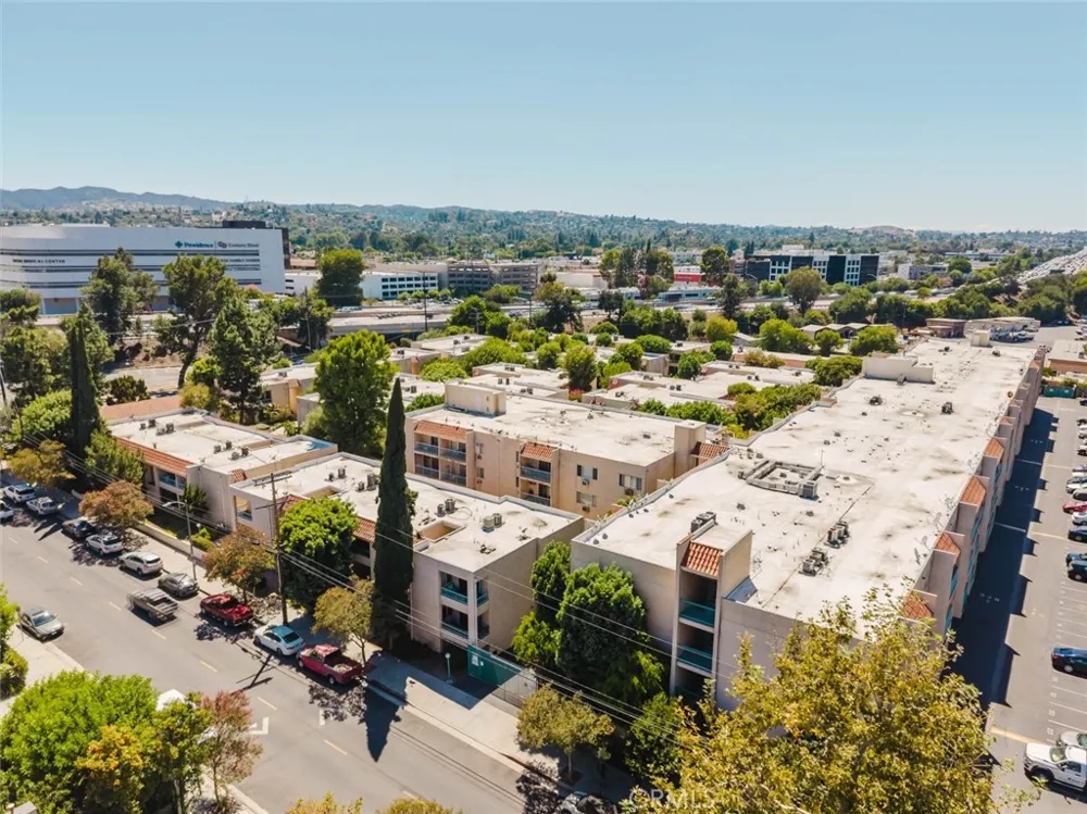 18307 Burbank Boulevard #233 Tarzana, CA 91356