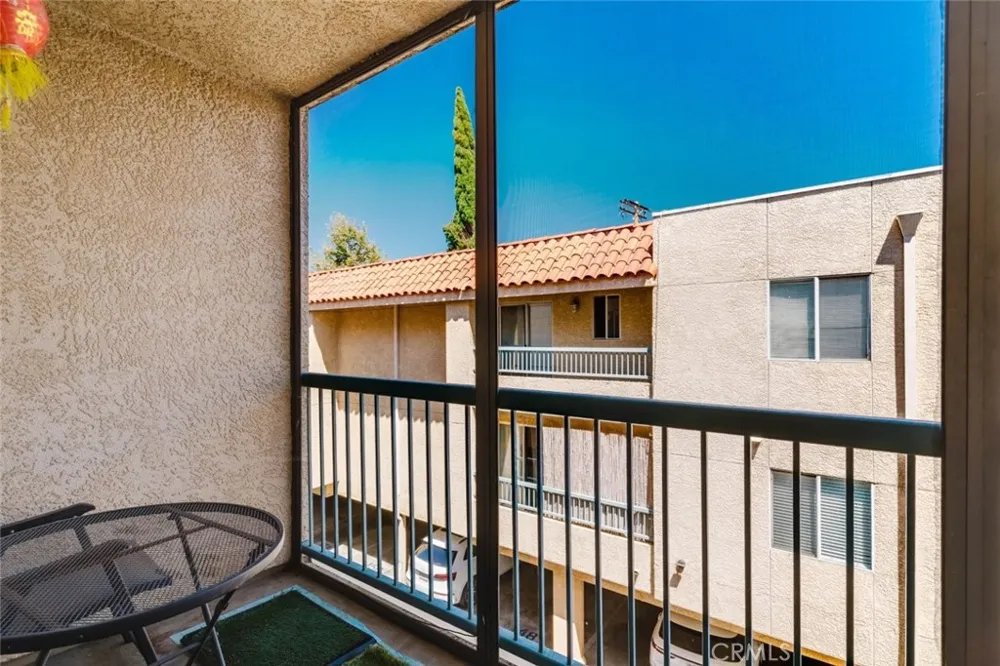 18307 Burbank Boulevard #233 Tarzana, CA 91356