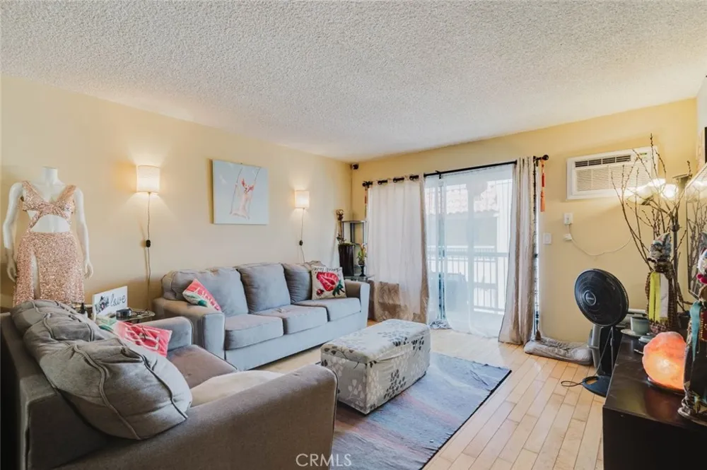 18307 Burbank Boulevard #233 Tarzana, CA 91356