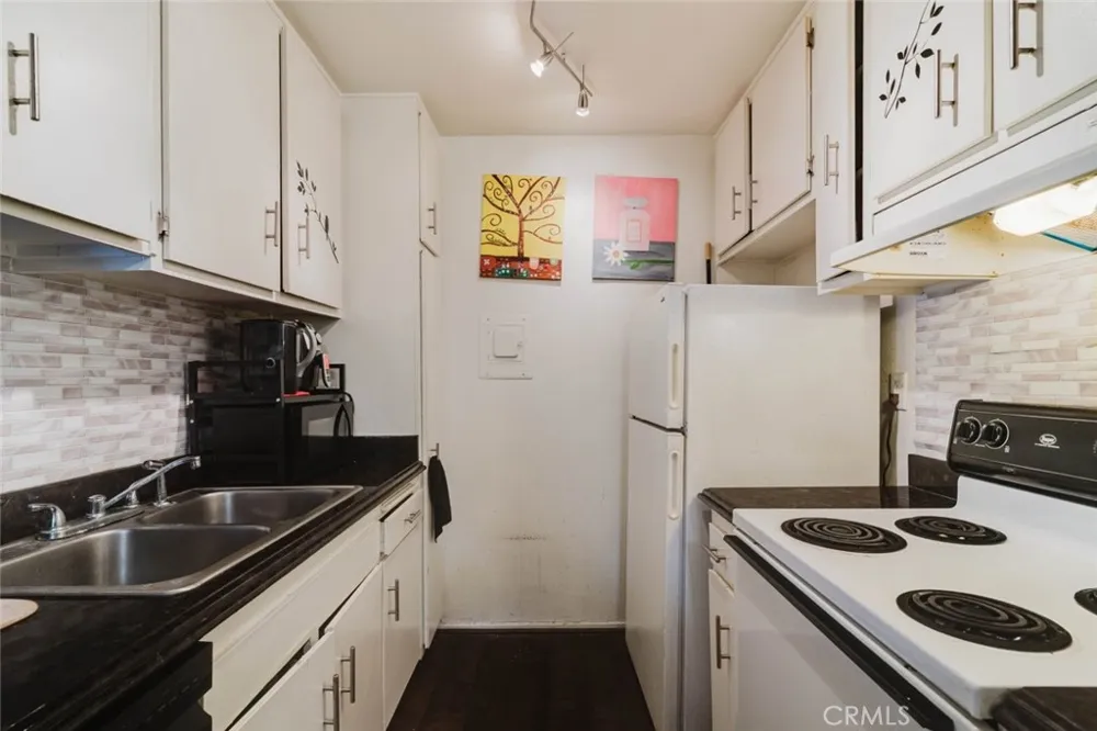 18307 Burbank Boulevard #233 Tarzana, CA 91356