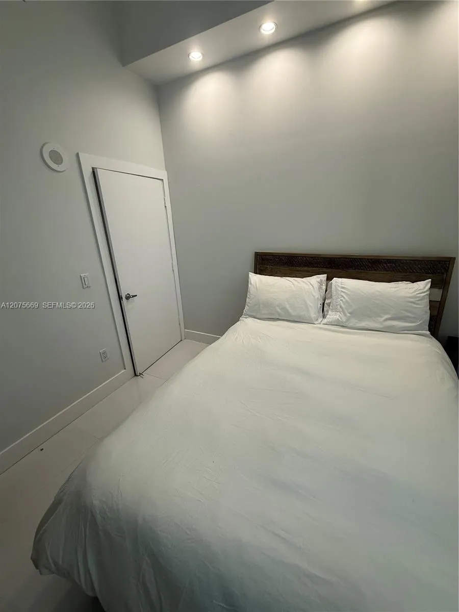 951 Brickell Ave #4105 Miami, FL 33131