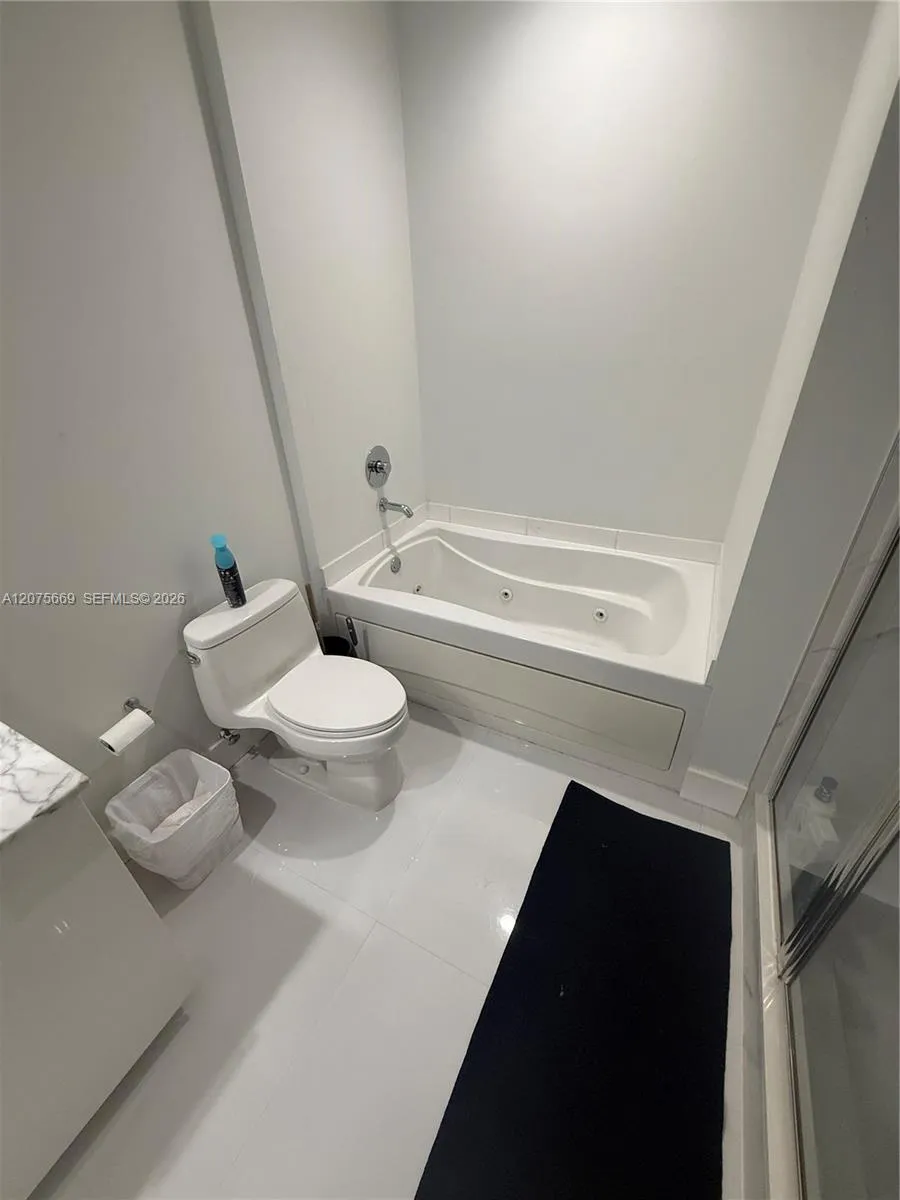 951 Brickell Ave #4105 Miami, FL 33131