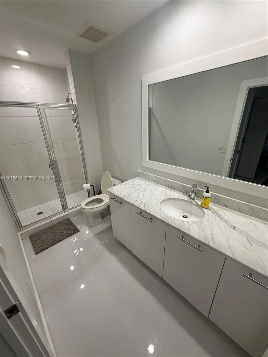 951 Brickell Ave #4105 Miami, FL 33131