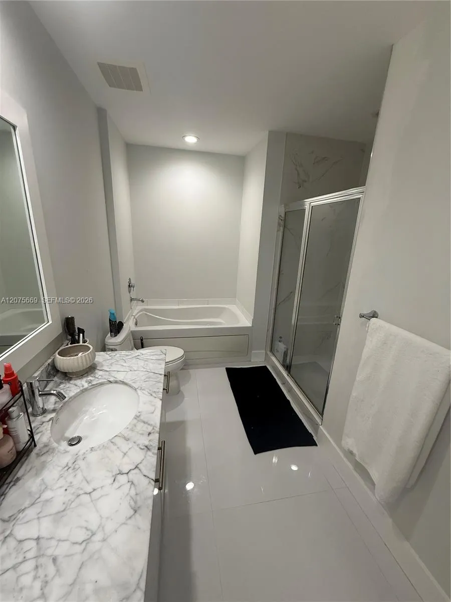 951 Brickell Ave #4105 Miami, FL 33131