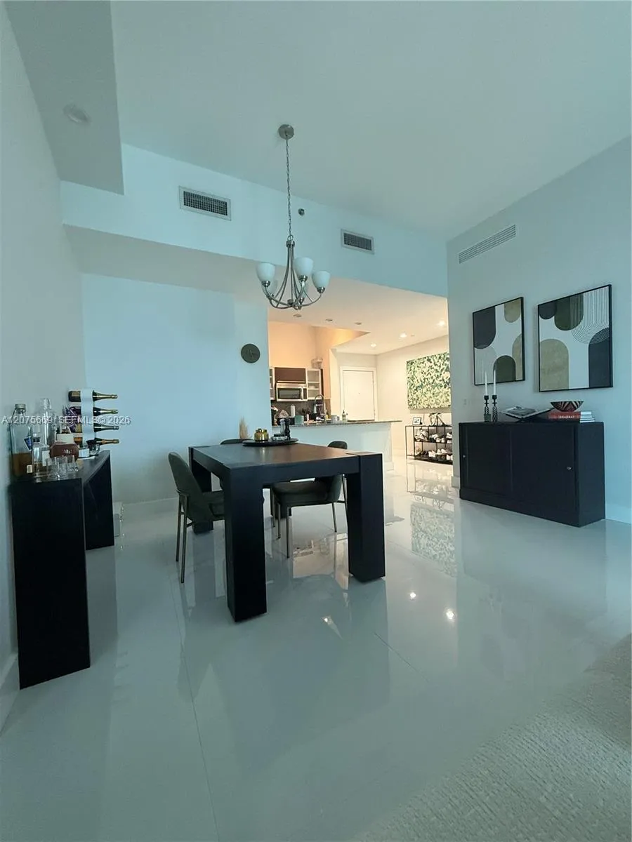 951 Brickell Ave #4105 Miami, FL 33131