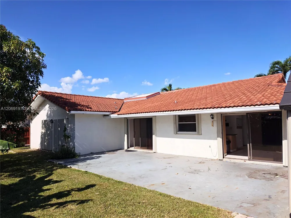 1220 SW 104th Ave Miami, FL 33174
