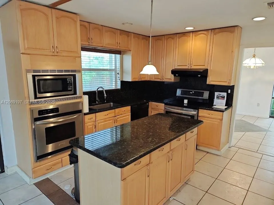 1220 SW 104th Ave Miami, FL 33174