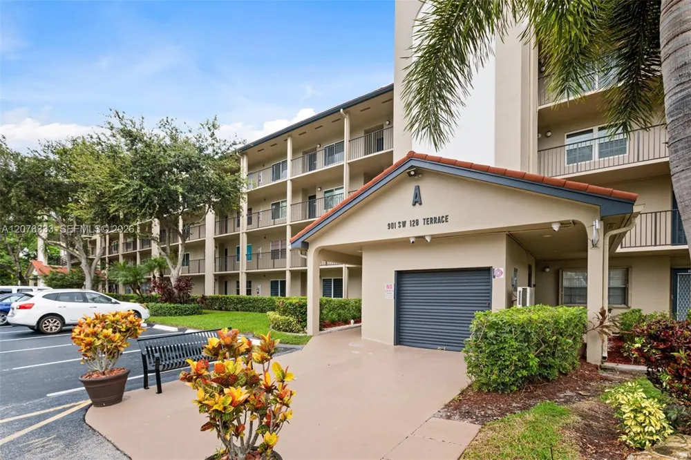 901 SW 128th Ter #212A Pembroke Pines, FL 33027