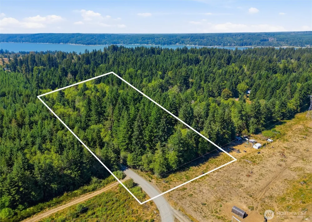 2041 E Rasor Rd Belfair, WA 98528