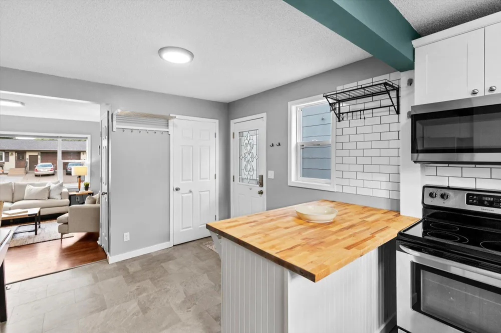 2574 2nd Avenue E North Saint Paul, MN 55109