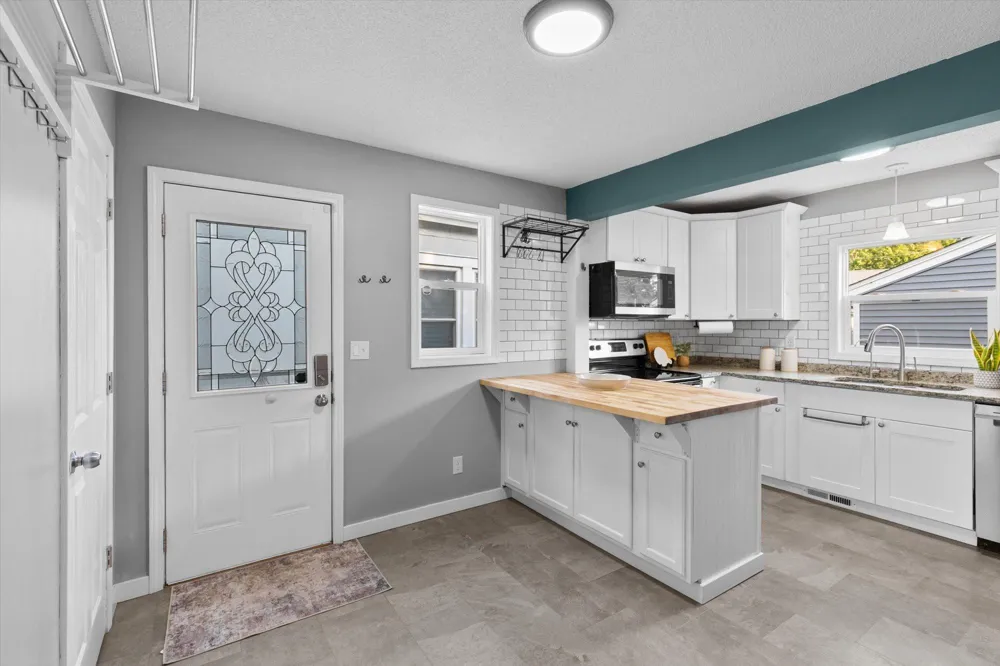 2574 2nd Avenue E North Saint Paul, MN 55109