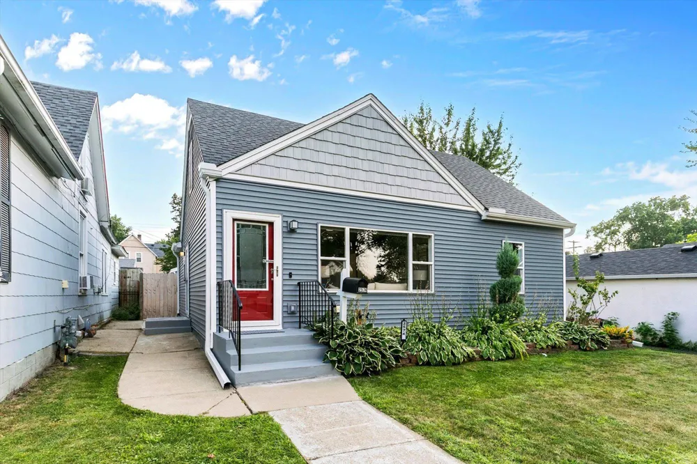2574 2nd Avenue E North Saint Paul, MN 55109