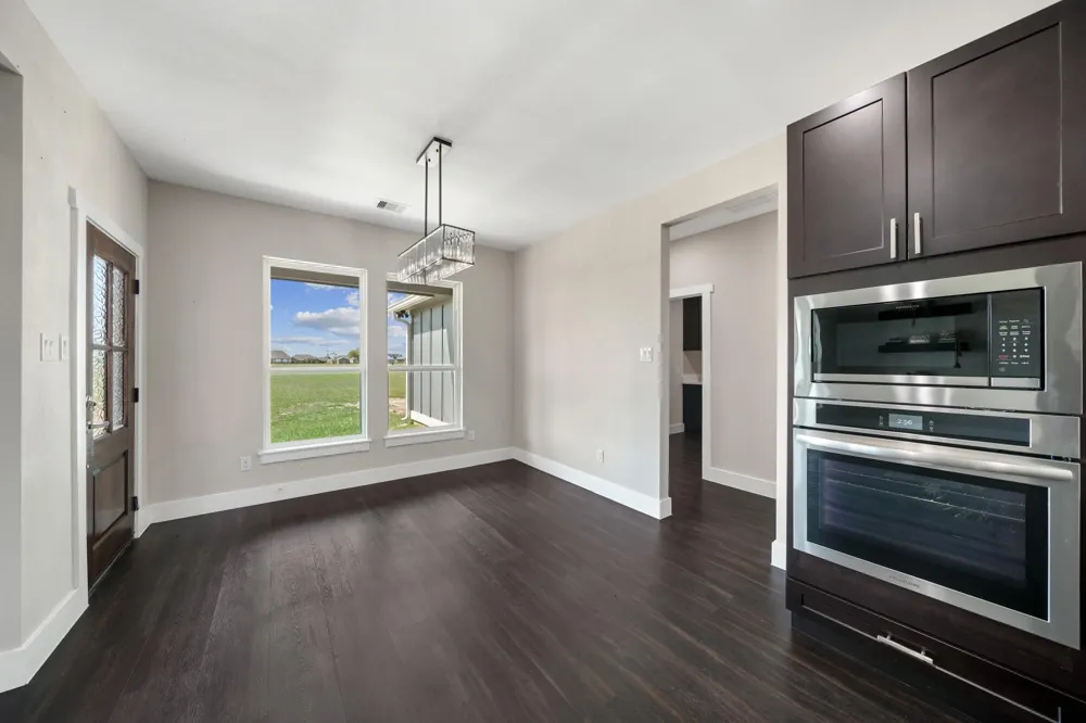 850 Longhorn Trail Angleton, TX 77515