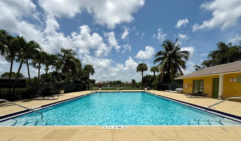 1625 Meadows Circle W Boynton Beach, FL 33436