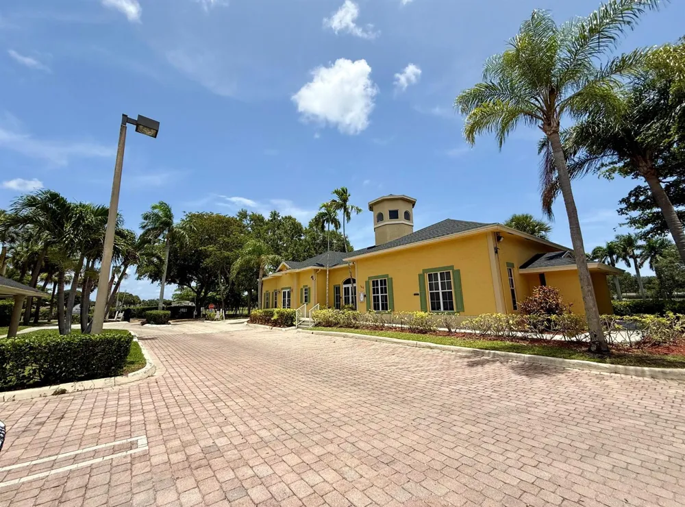 1625 Meadows Circle W Boynton Beach, FL 33436