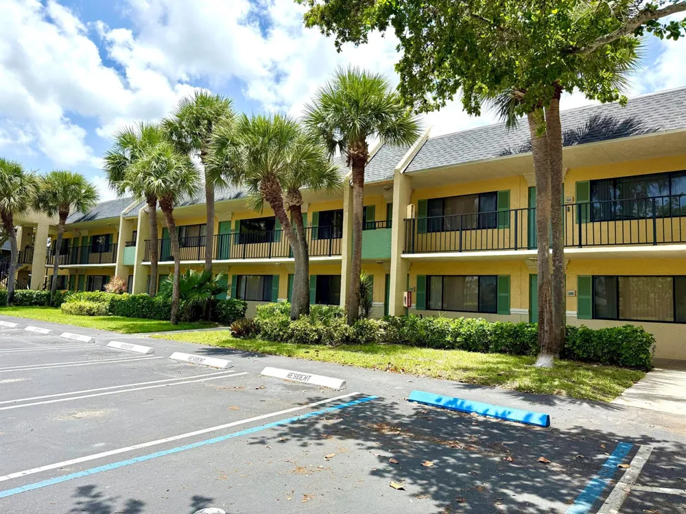 1625 Meadows Circle W Boynton Beach, FL 33436
