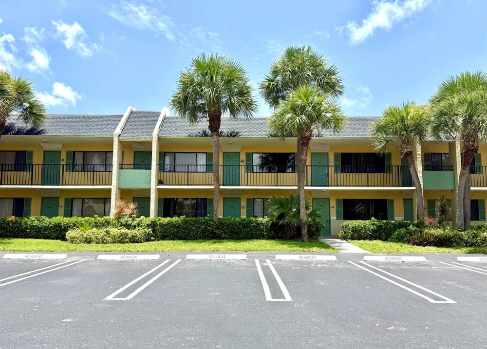 1625 Meadows Circle W Boynton Beach, FL 33436