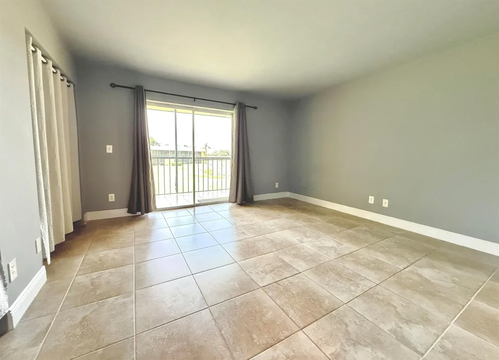 1625 Meadows Circle W Boynton Beach, FL 33436