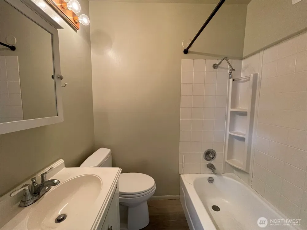 114 Wells Avenue S Renton, WA 98057