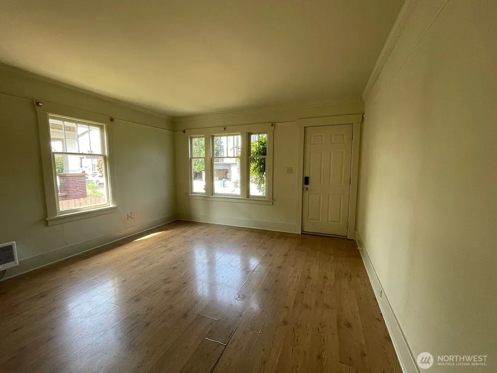 114 Wells Avenue S Renton, WA 98057