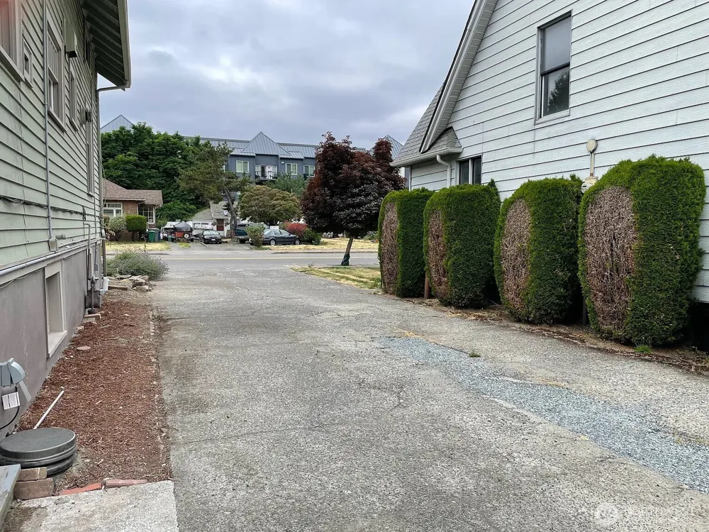 114 Wells Avenue S Renton, WA 98057