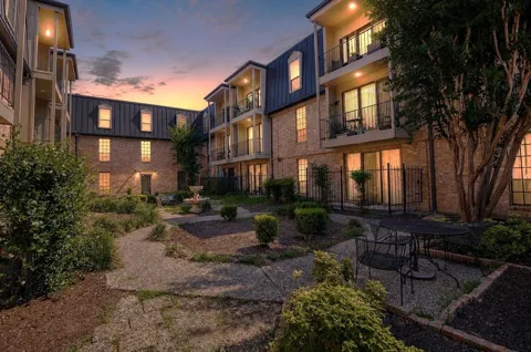 2475 Underwood Street #391