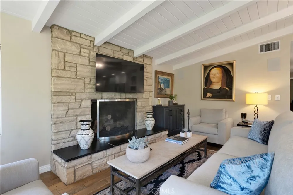 4028 Woodman Canyon Sherman Oaks, CA 91423