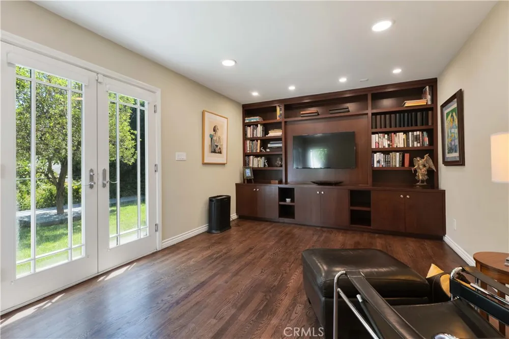 4028 Woodman Canyon Sherman Oaks, CA 91423