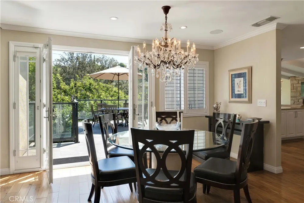 4028 Woodman Canyon Sherman Oaks, CA 91423