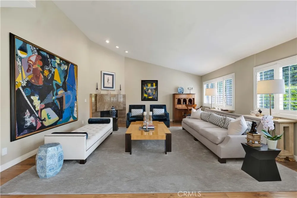 4028 Woodman Canyon Sherman Oaks, CA 91423