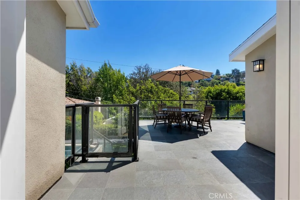 4028 Woodman Canyon Sherman Oaks, CA 91423