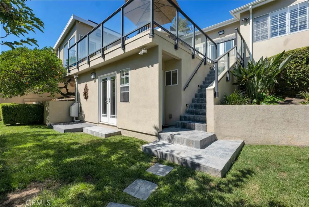 4028 Woodman Canyon Sherman Oaks, CA 91423