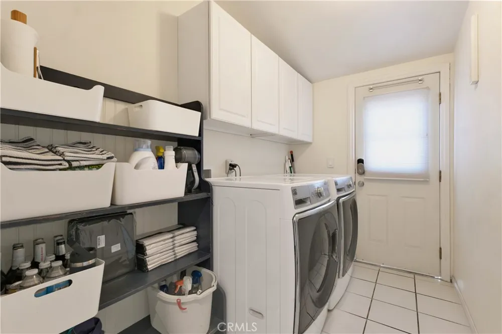 4028 Woodman Canyon Sherman Oaks, CA 91423