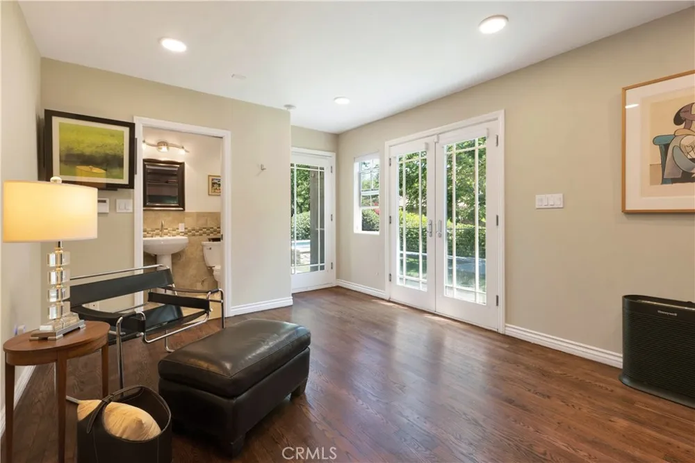4028 Woodman Canyon Sherman Oaks, CA 91423