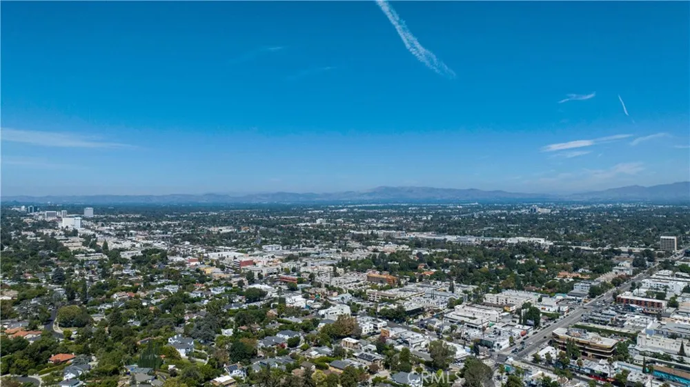 4028 Woodman Canyon Sherman Oaks, CA 91423