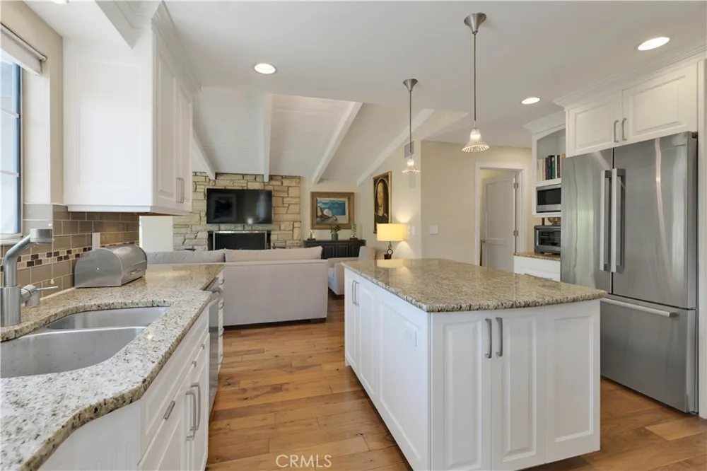 4028 Woodman Canyon Sherman Oaks, CA 91423