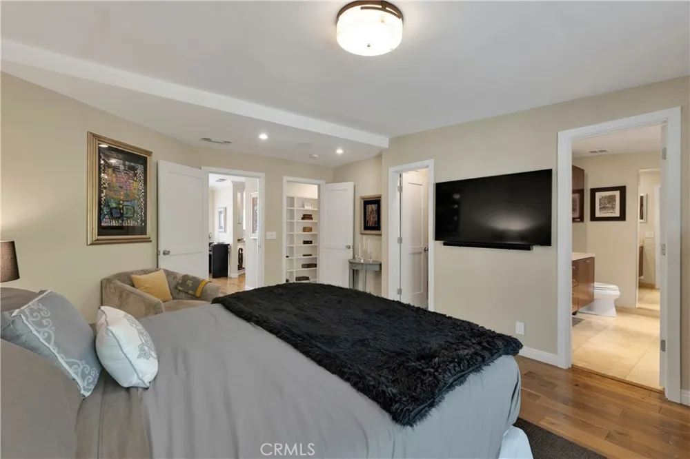 4028 Woodman Canyon Sherman Oaks, CA 91423