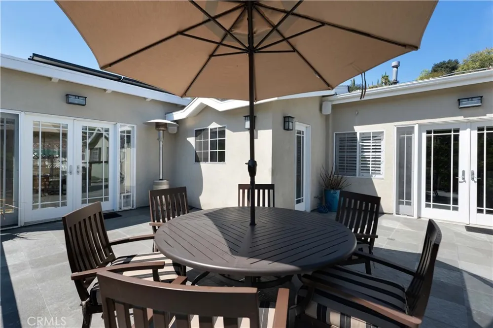 4028 Woodman Canyon Sherman Oaks, CA 91423