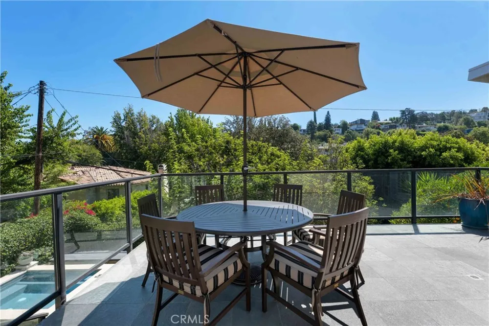 4028 Woodman Canyon Sherman Oaks, CA 91423