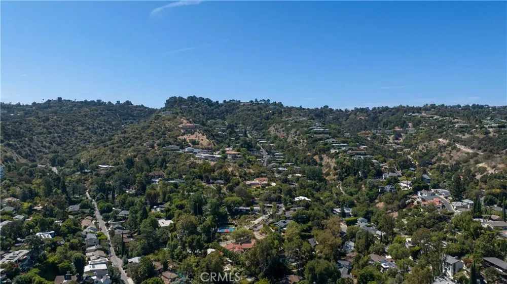 4028 Woodman Canyon Sherman Oaks, CA 91423