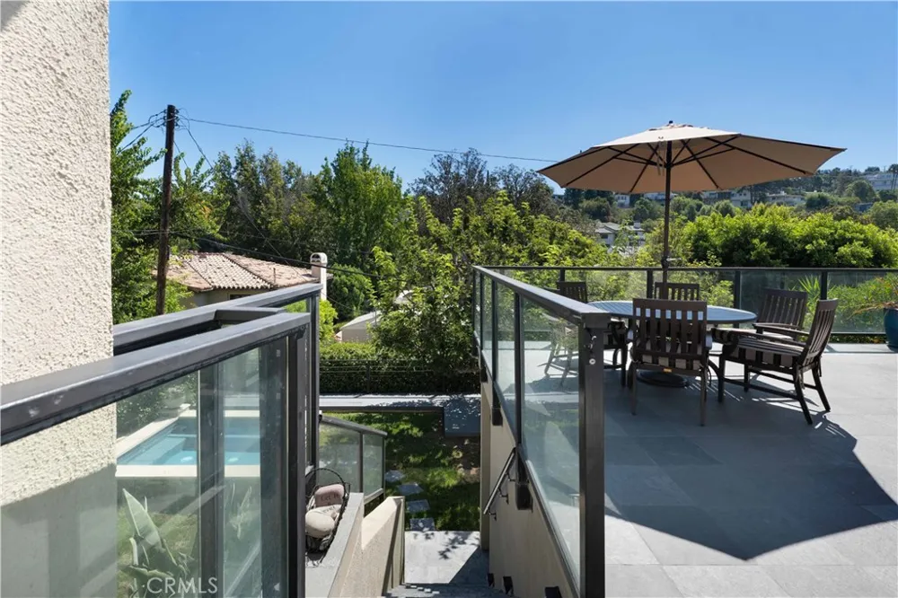 4028 Woodman Canyon Sherman Oaks, CA 91423