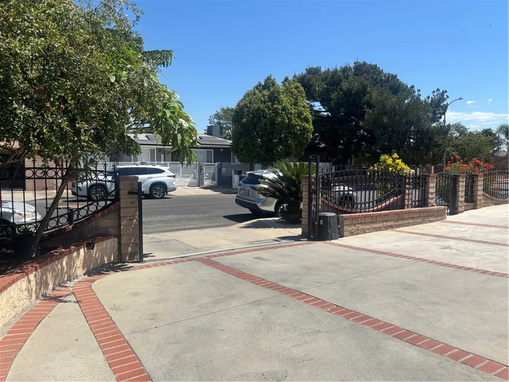 10339 Lev Los Angeles, CA 91331