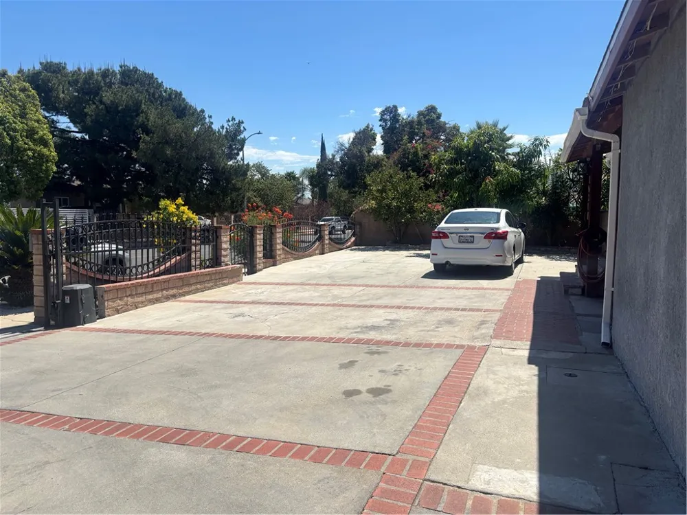 10339 Lev Los Angeles, CA 91331
