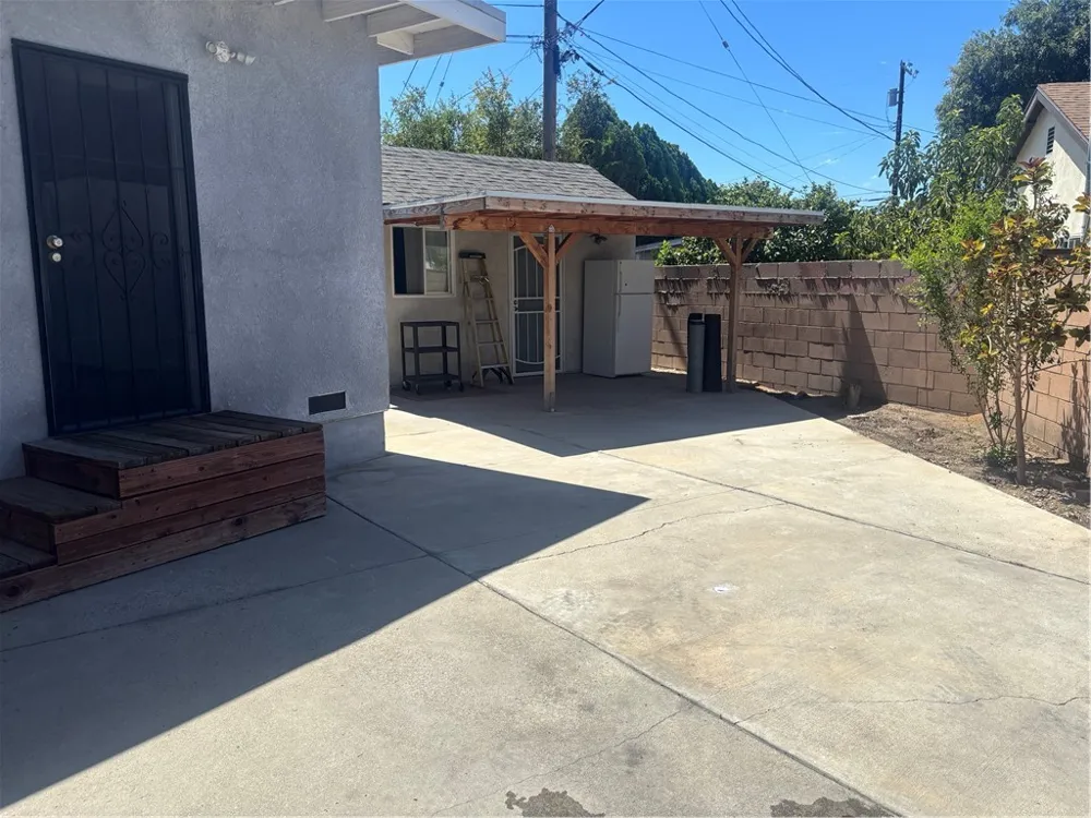 10339 Lev Los Angeles, CA 91331