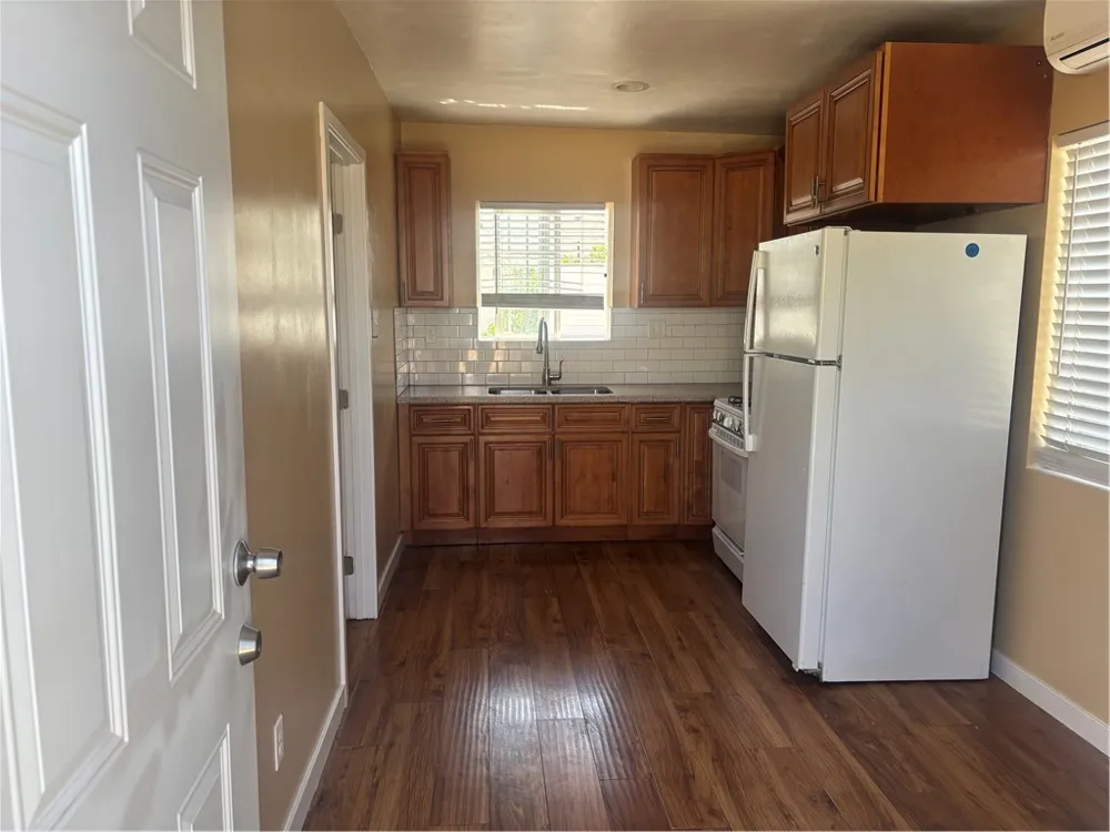10339 Lev Los Angeles, CA 91331