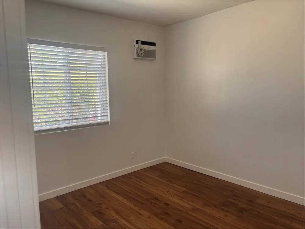 10339 Lev Los Angeles, CA 91331