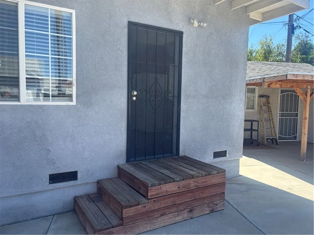 10339 Lev Los Angeles, CA 91331
